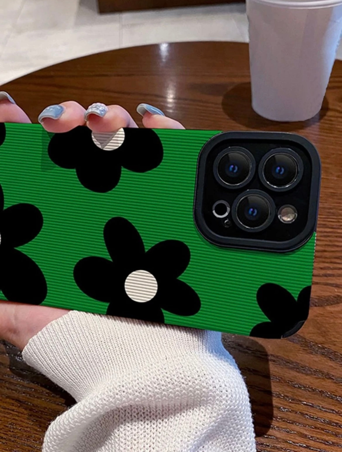 green daisy dreams phone case