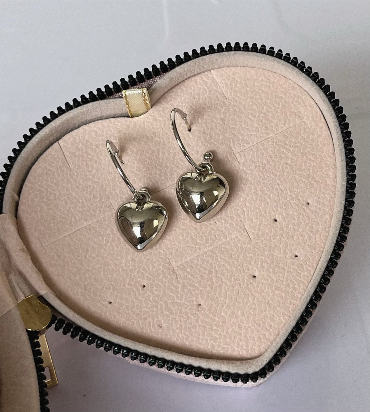 heart dangle earrings