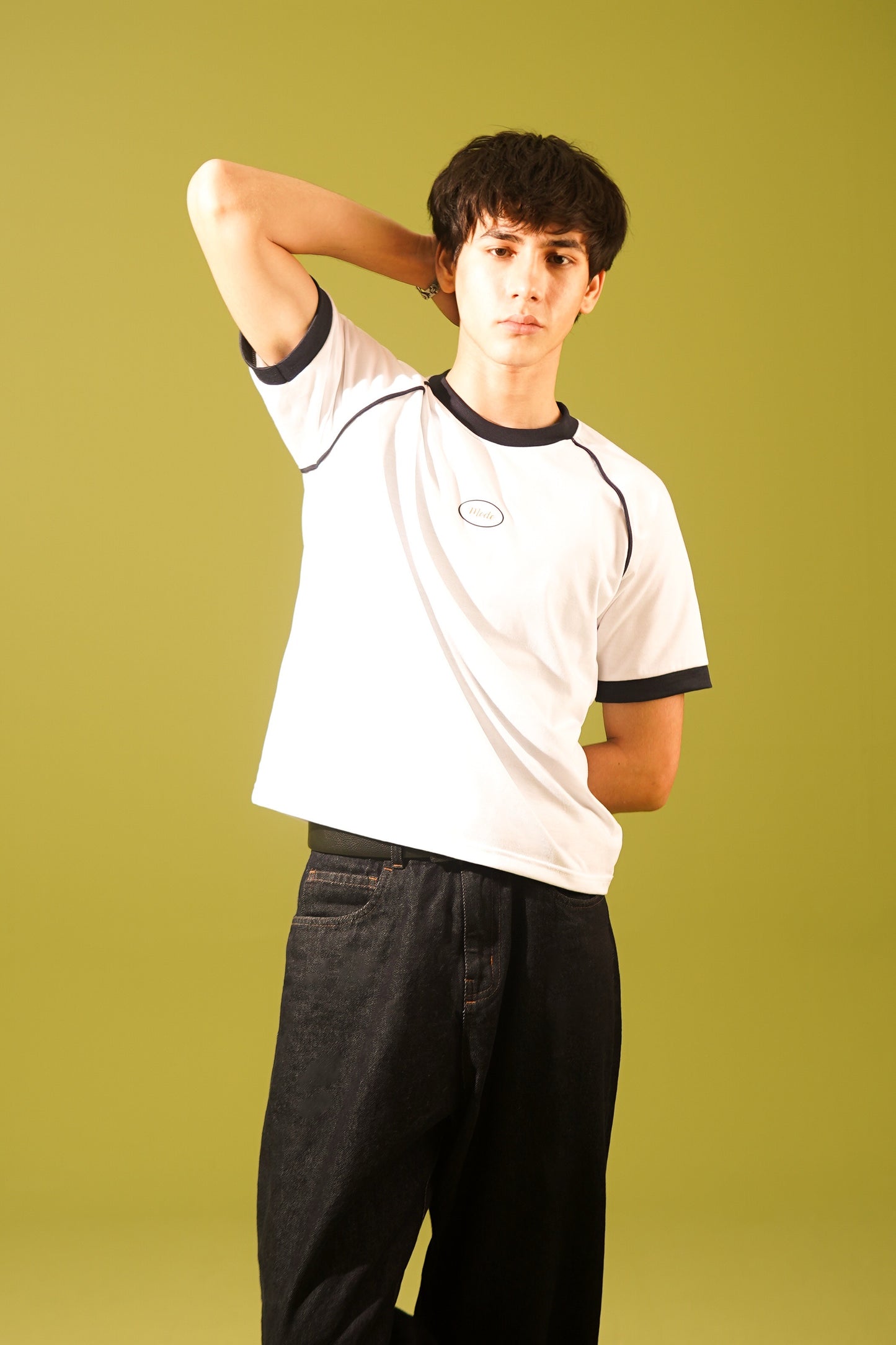 White raglan piping shirt